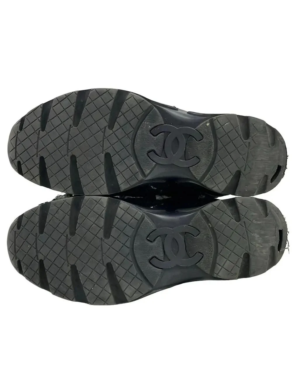 CHANEL elevate your